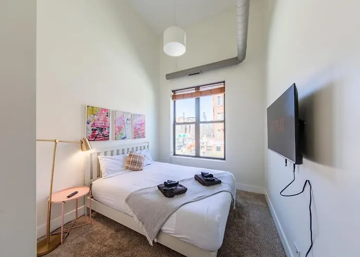 Smoke Ok 3br Oasis Near Uic, Mccormick Place * Chicago